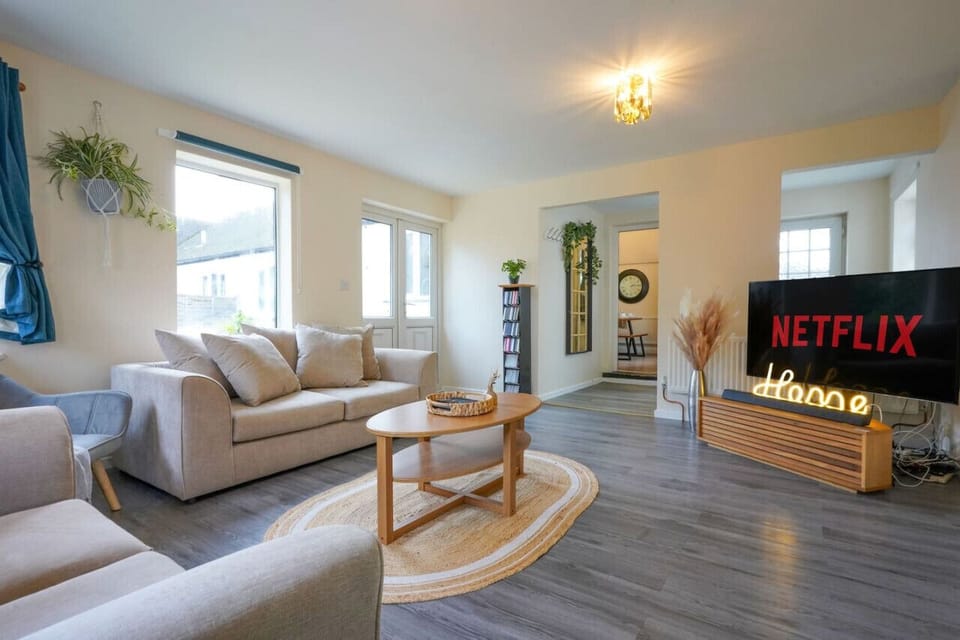 Large and open Living Room space with 55` 4K Smart TV. Perfect for families who can take advantage of the selection of DVDs available, watch live Freesat TV or carry on with their Netflix binge.