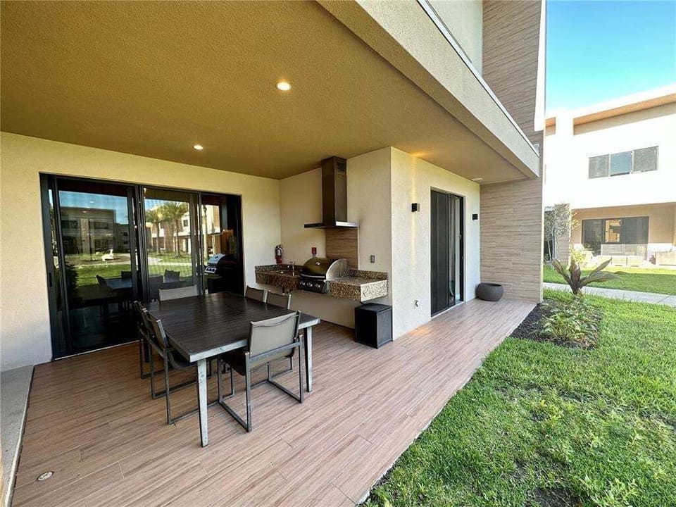 Outdoor dining