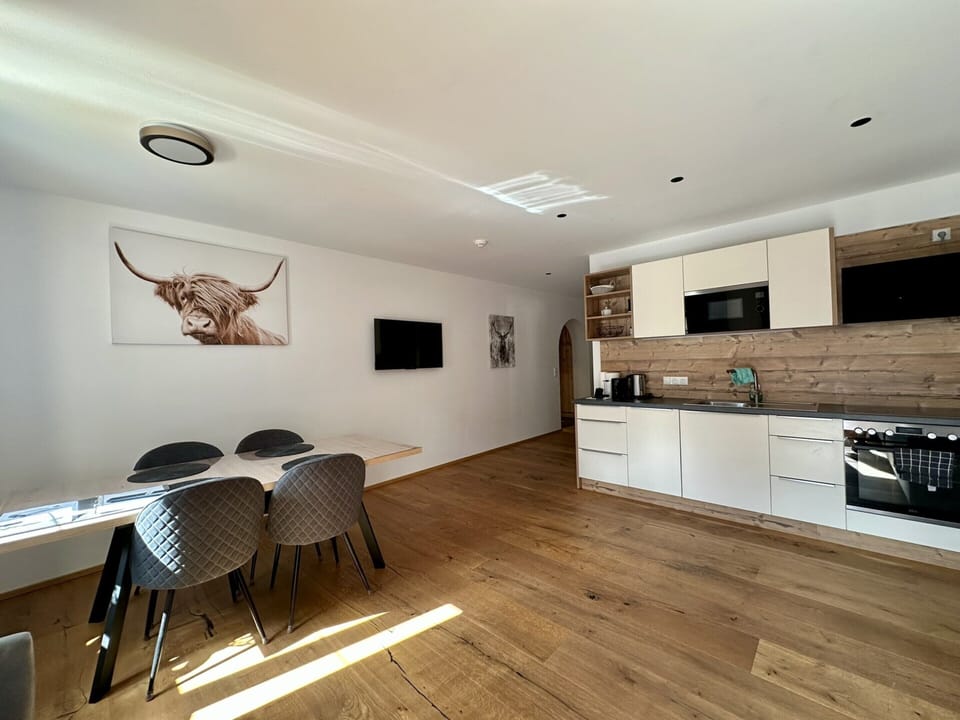 Apartment | Dining