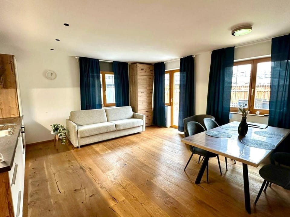 Apartment | Dining