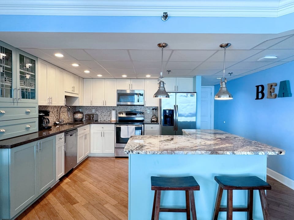 Beautiful Gourmet Kitchen/ Granite Countertops, Stainless Steel Appliances