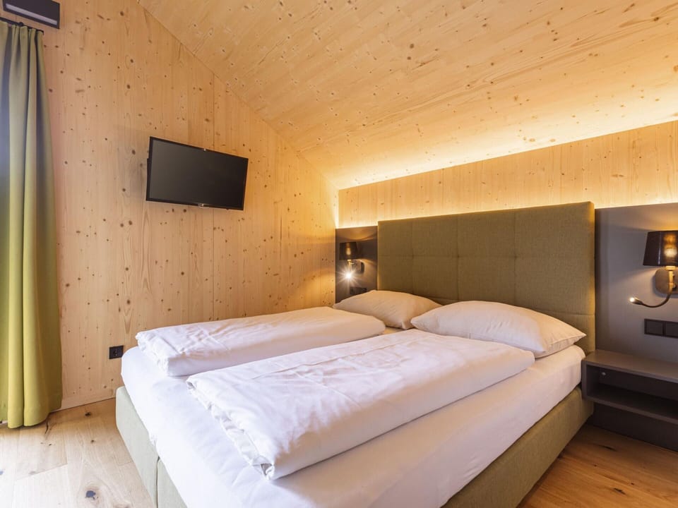 House | 4 bedrooms, individually furnished, bed sheets