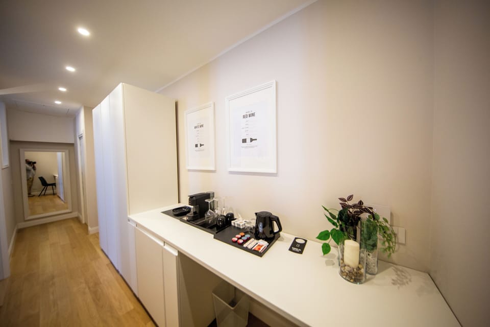 Luxury Suite, 1 Queen Bed, City View | Living area | Flat-screen TV