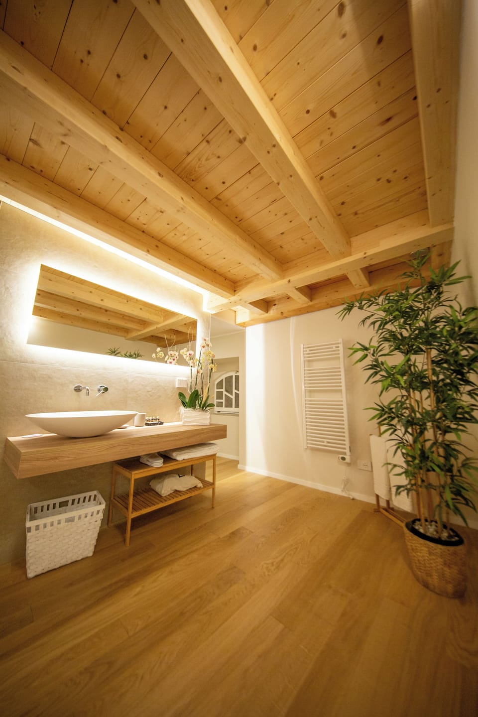 Deluxe Suite, 1 King Bed, City View | Bathroom | Hair dryer, slippers, bidet, towels