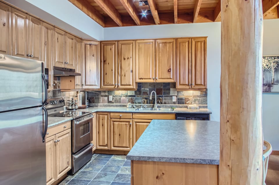 Condo | Private kitchen | Fridge, microwave, oven, stovetop