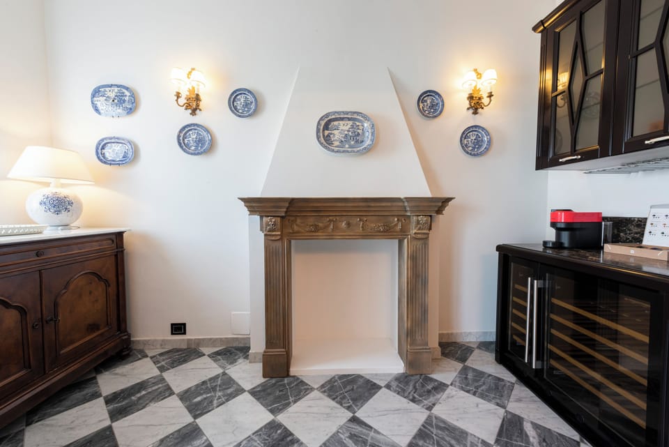 Exclusive Condo | Private kitchen | Fridge, stovetop, cookware/dishes/utensils