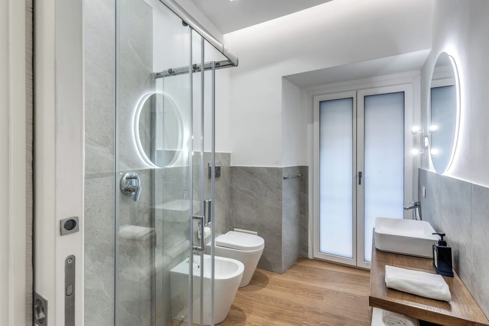 Deluxe Room | Bathroom | Hair dryer