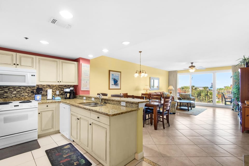 Condo, Multiple Beds (Sterling Shores 307) | Private kitchen | Oven, toaster