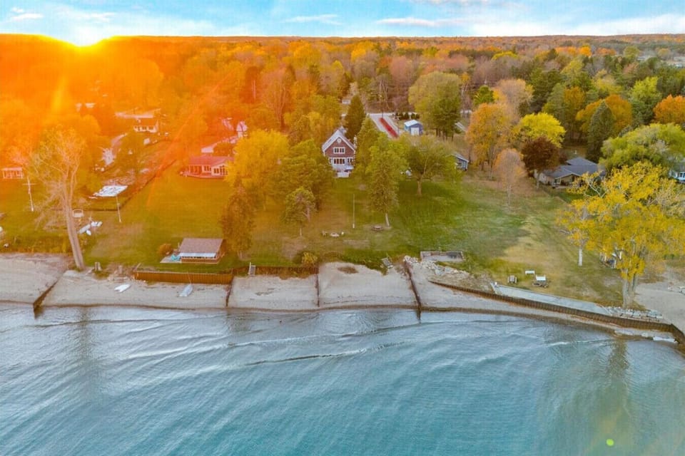 Your waterfront escape, perfectly tucked into the coast.