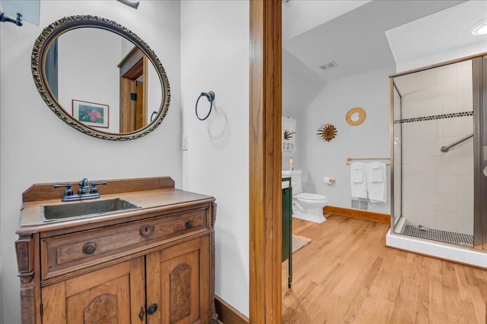 Antique vibes and modern comfort combine for one picture-perfect morning.