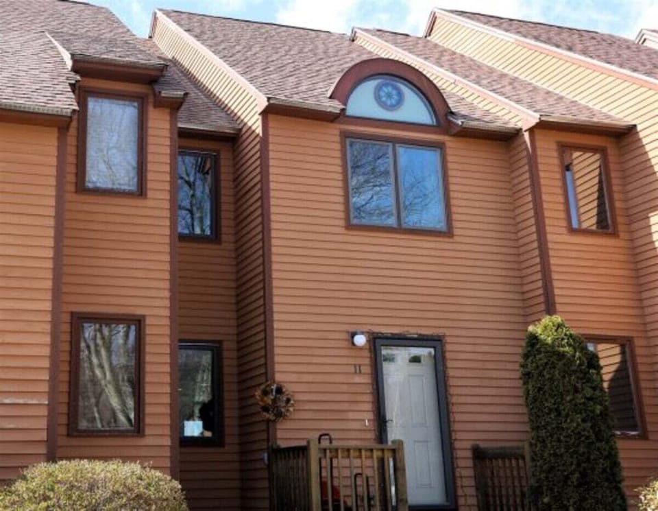 Stay at the Waterville Estates and Enjoy Mountain Views at this Condo