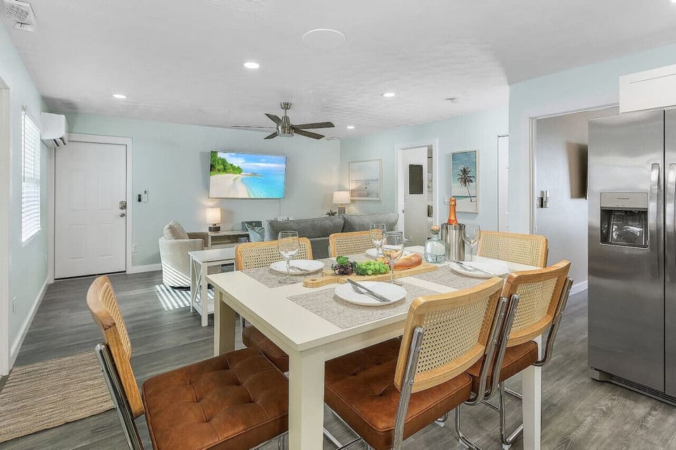 Comfortable and sociable, open concept kitchen and living area, with plenty of seating, a queen size pull out sofa bed and smart TV with access to all the popular cable channels and streaming apps.
