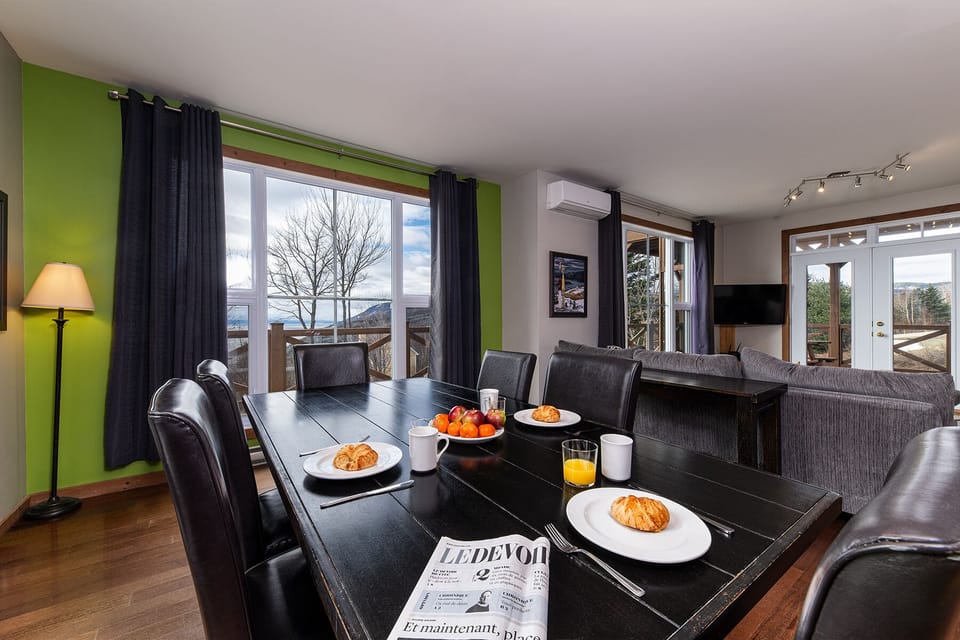 Start your day right with breakfast and a view that inspires.