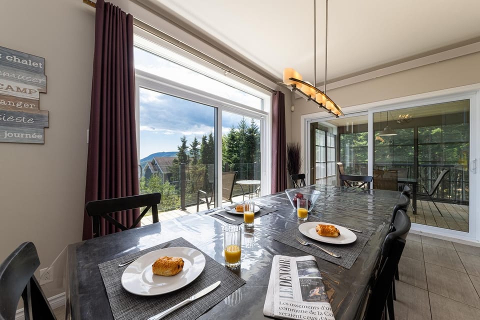 Start your day with breakfast and a view that inspires.