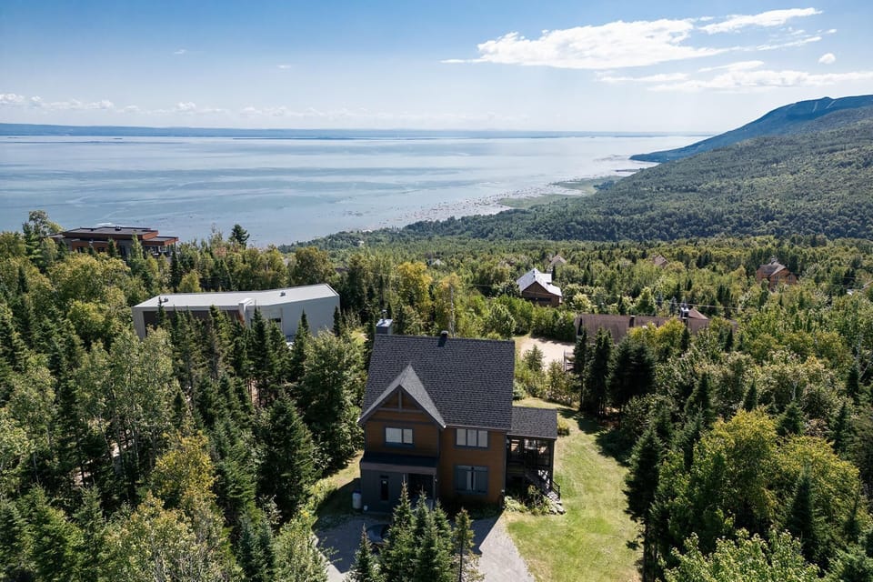 Take in the panoramic beauty, your Charlevoix adventure starts here.
