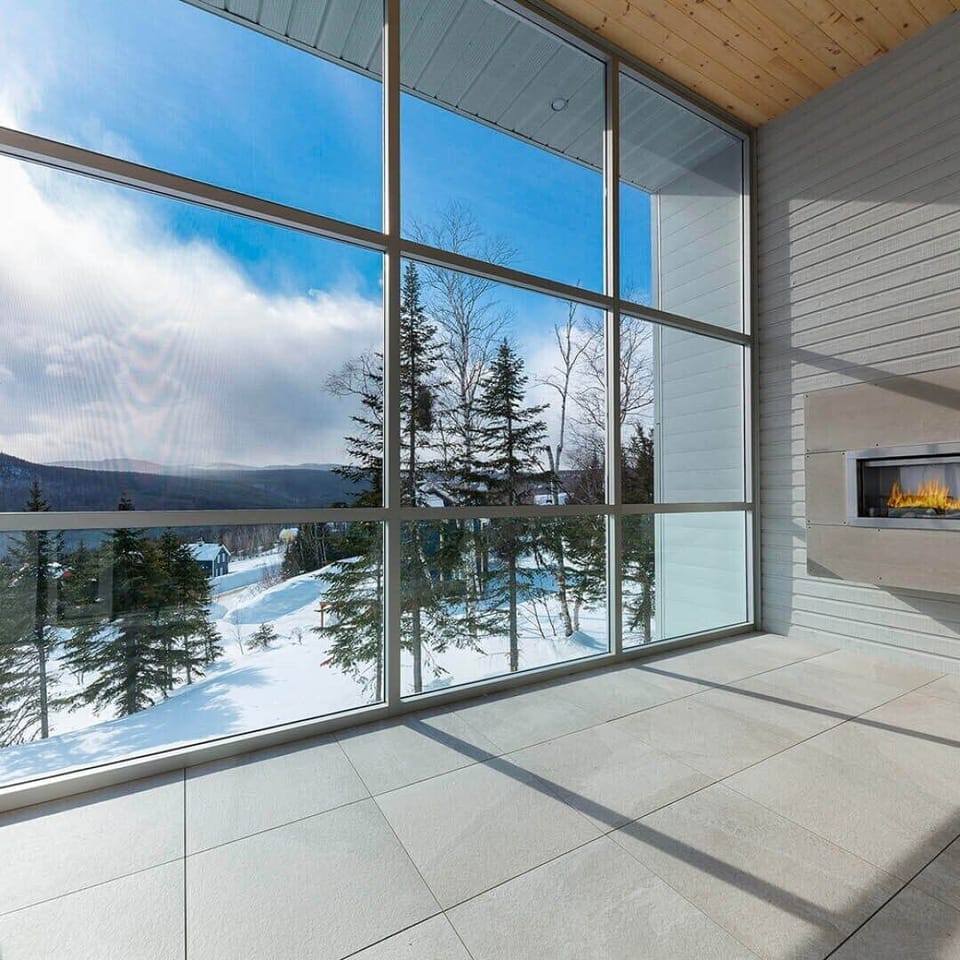 Glass walls, open skies, and a never-ending view.