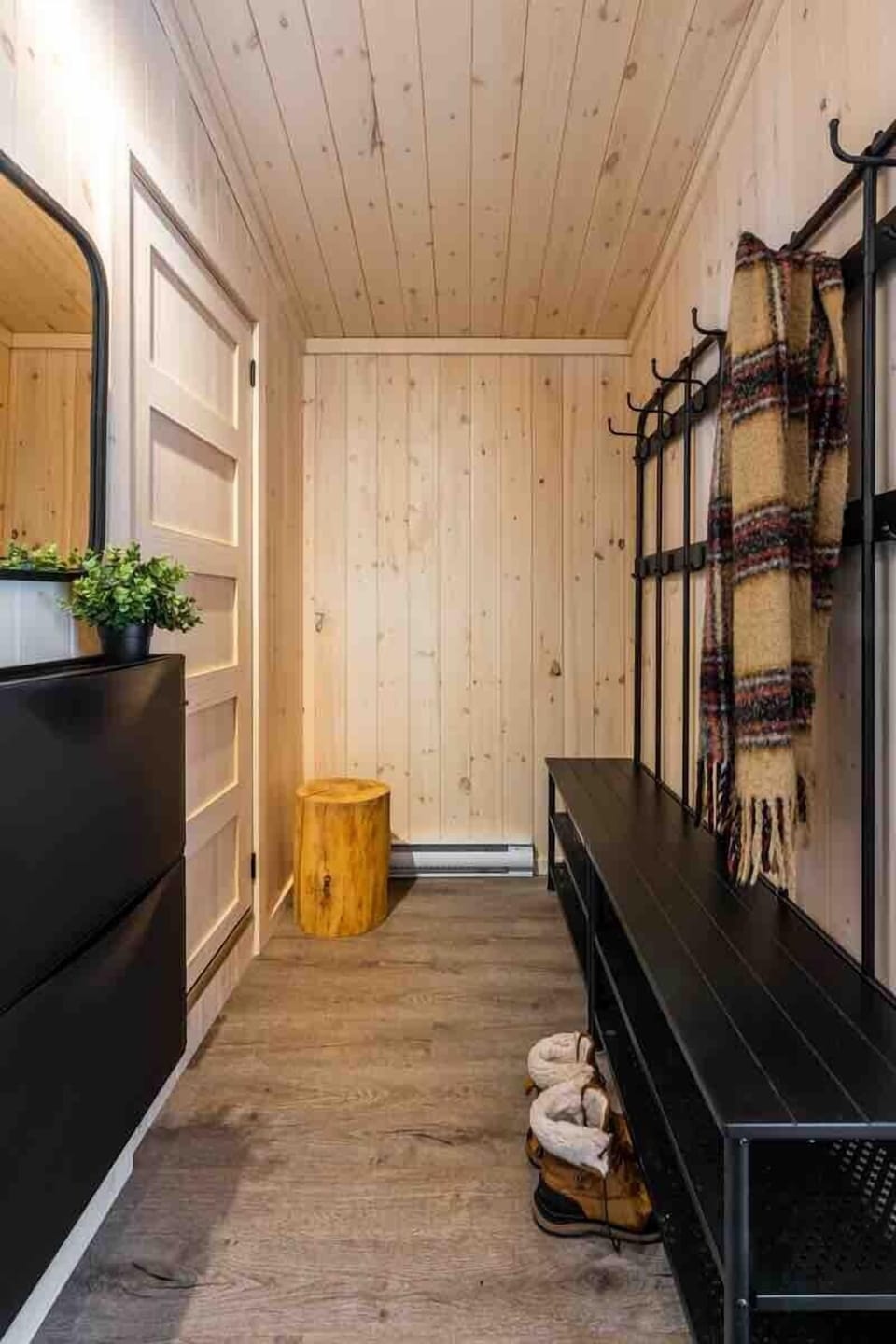 From entry to getaway, this space welcomes you with open arms.