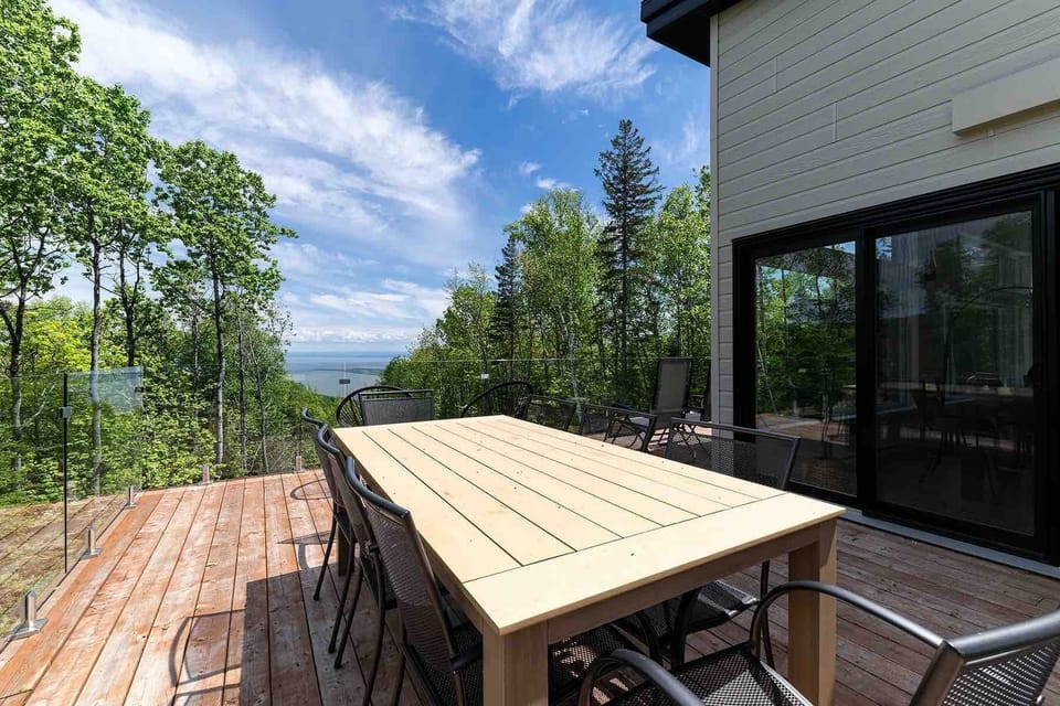 Dine with a view that’ll make every meal feel extraordinary.