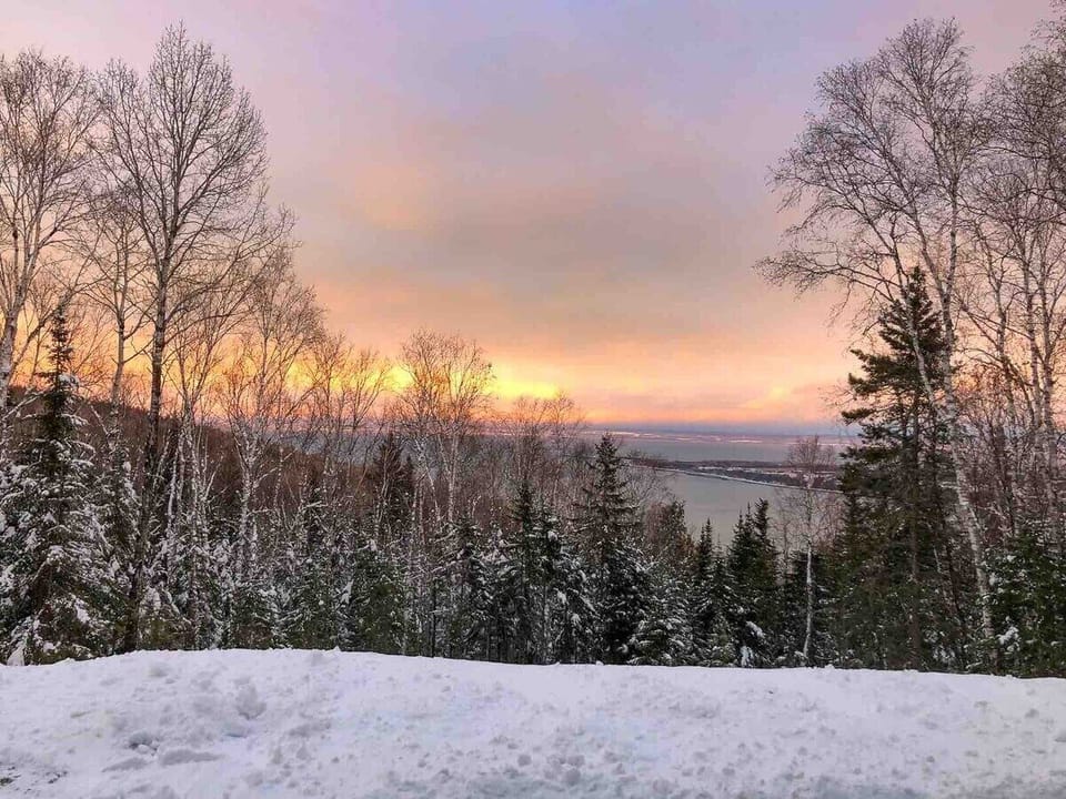 Let the warm air and sunset wash over you – relax in nature’s embrace.