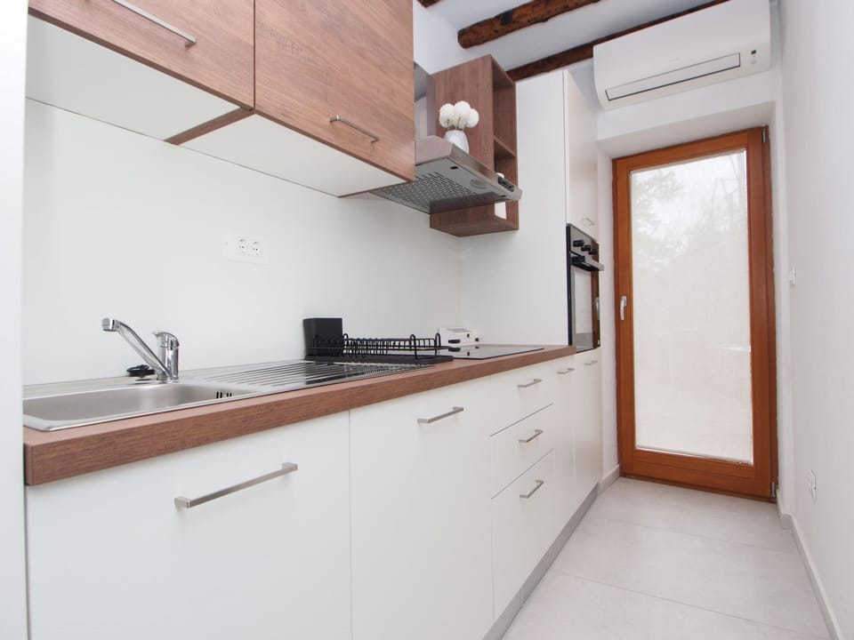 Apartment, Patio | Private kitchen | Fridge, oven, stovetop, dishwasher
