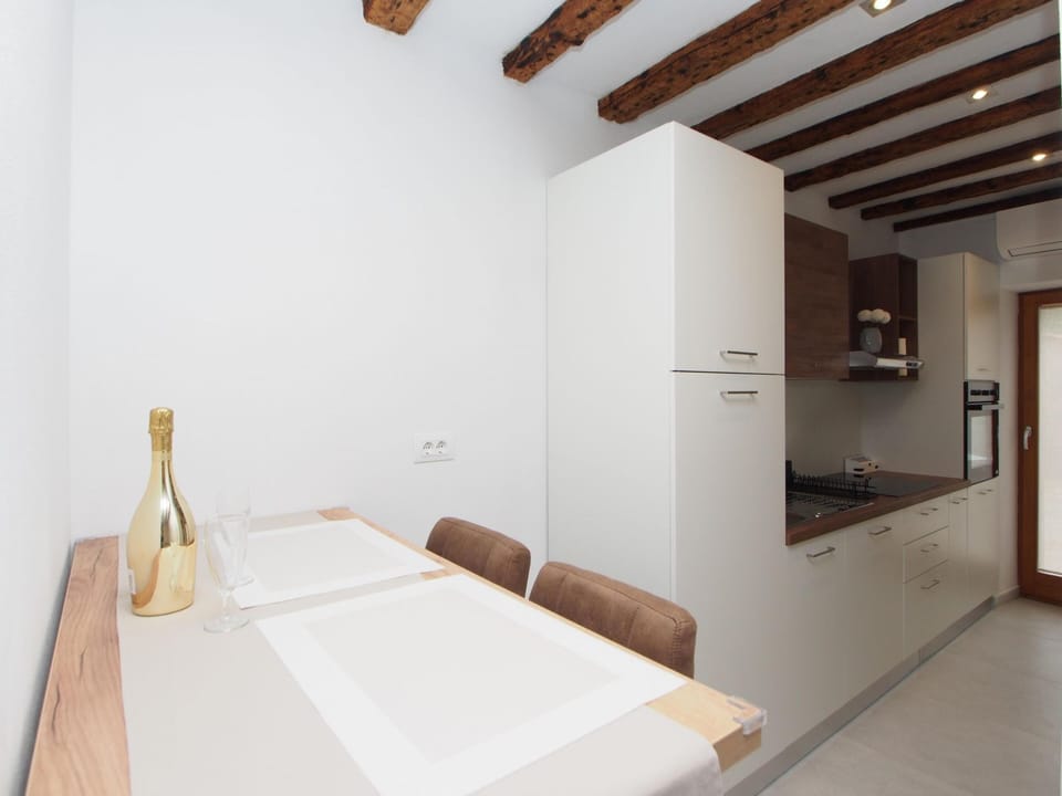 Apartment, Patio | Private kitchen | Fridge, oven, stovetop, dishwasher