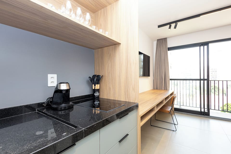 Basic Apartment | Private kitchen | Mini-fridge, microwave, cookware/dishes/utensils