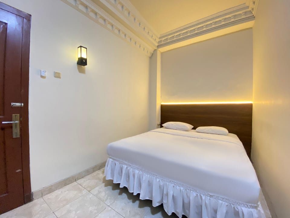 Luxury Room | Desk, free WiFi, bed sheets