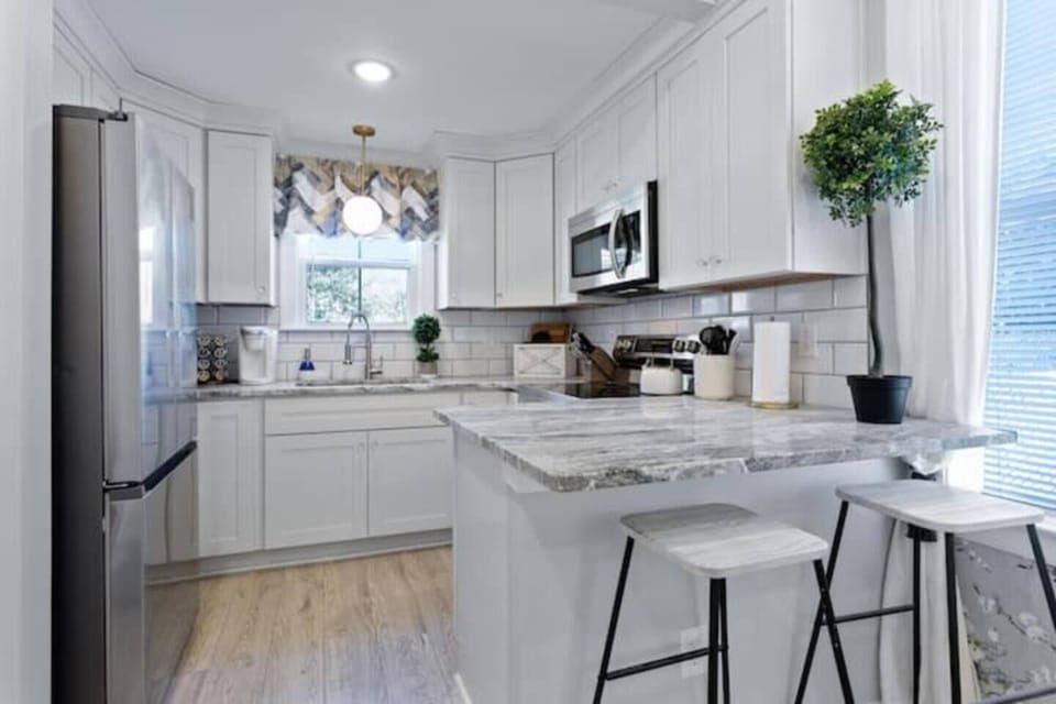 This well-appointed full kitchen is a chef's dream come true. Unleash your culinary creativity with the top-of-the-line appliances, including a built-in oven, electric stove with four burners, and spacious refrigerator. Granite countertops provide ample prep space, while numerous drawers ensure all your cooking essentials are within reach. Sharpen your skills with a set of high...