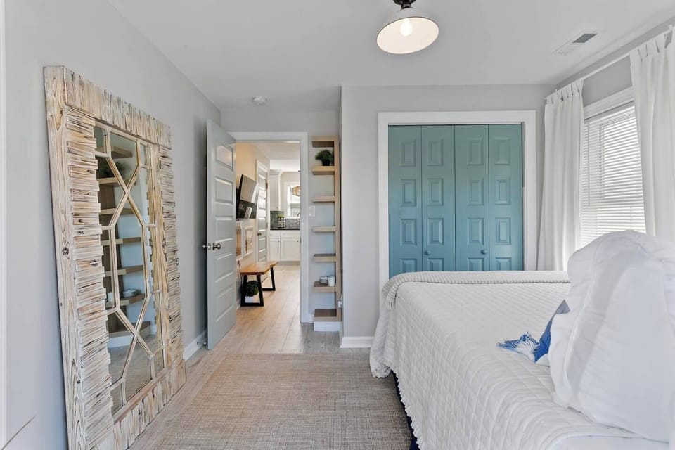 This cheerful bedroom boasts ample natural light from a nice window, creating a bright and inviting atmosphere.  The convenient drawer closet provides ample storage for all your belongings, keeping your space organized and clutter-free.  This well-lit and functional room is perfect for relaxation and productivity.