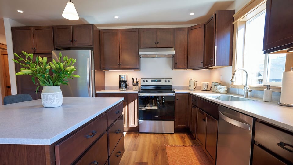 Fully equipped kitchen.