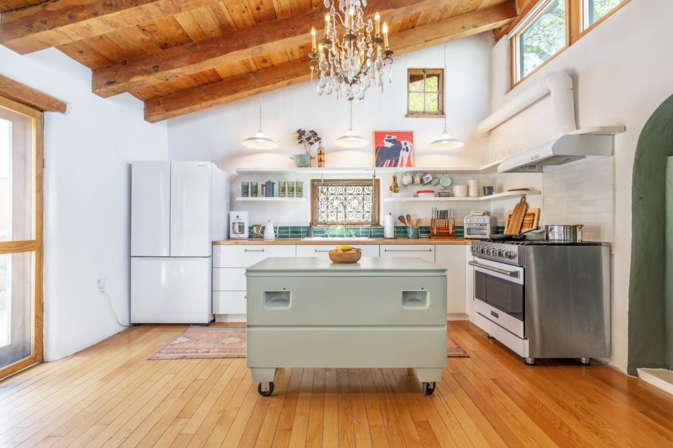 Full kitchen