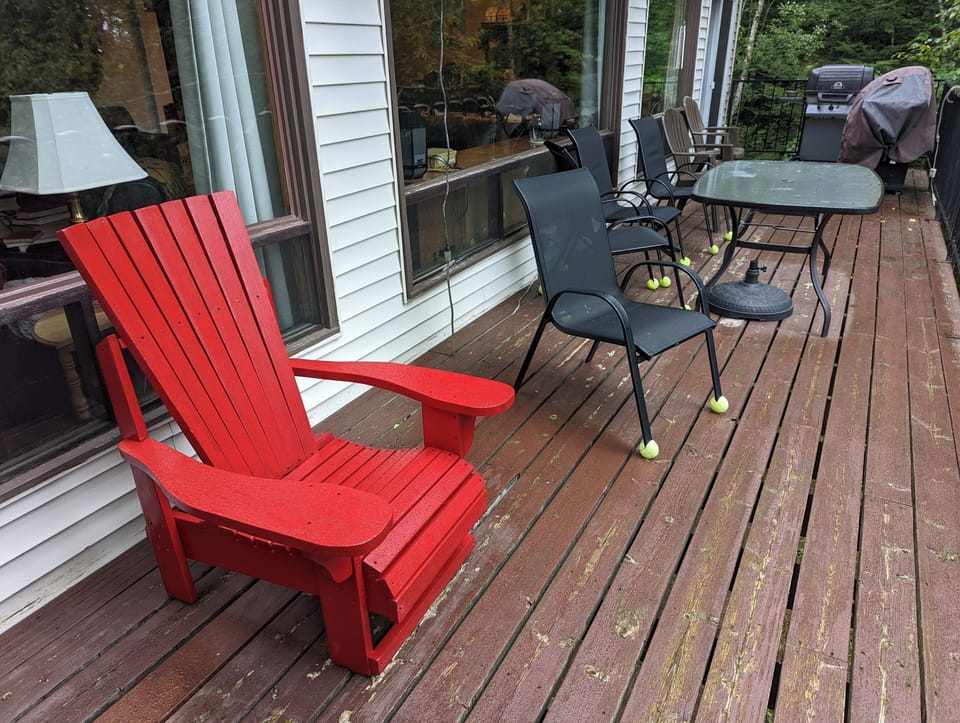 40' Deck w table and BBQ