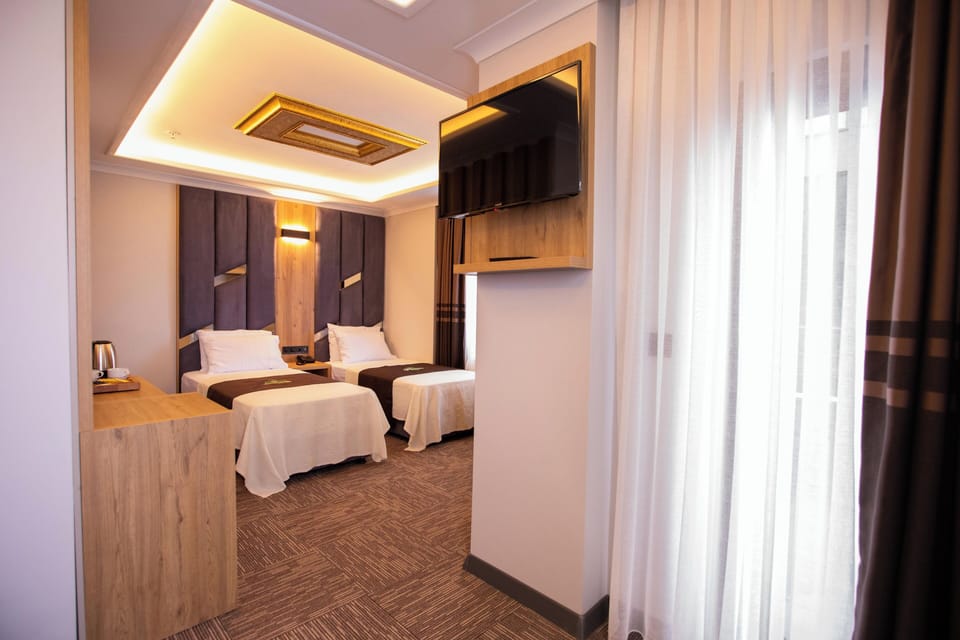 In-room safe, laptop workspace, soundproofing, free WiFi