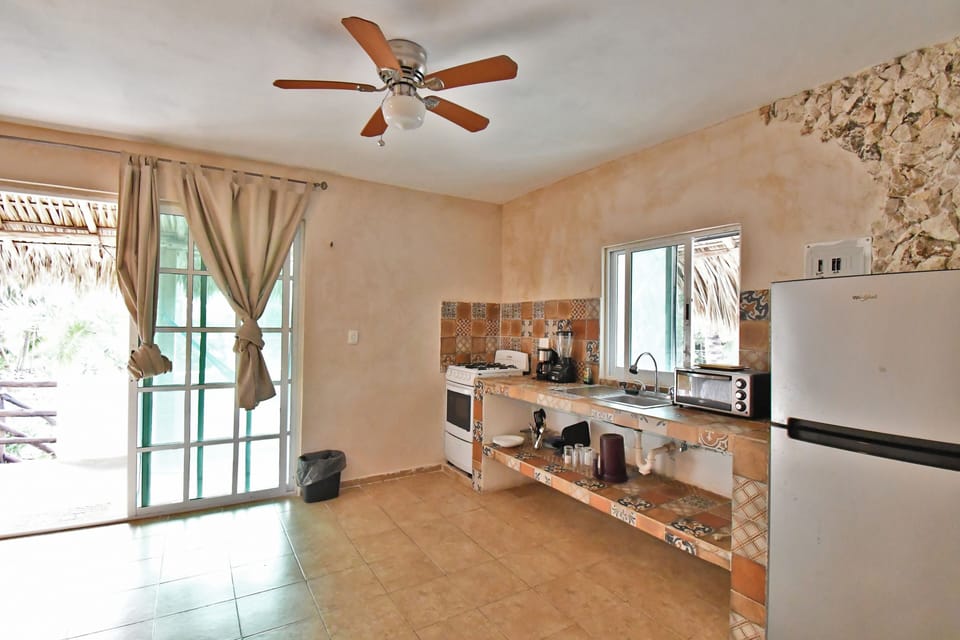 Comfort Apartment, Balcony, Garden View | Private kitchen