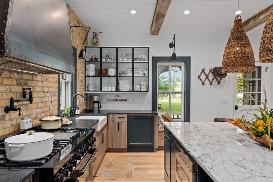 Pro-style gas cooktop & griddle ready for inspired home cooking.