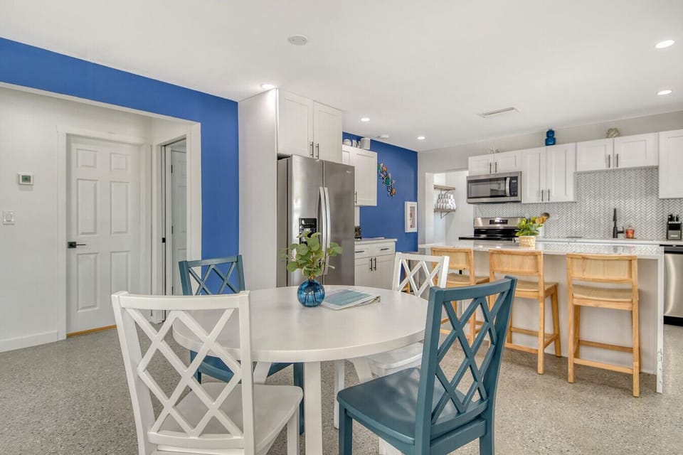 spacious, open living/kitchen