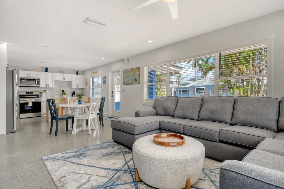spacious open living/dining area