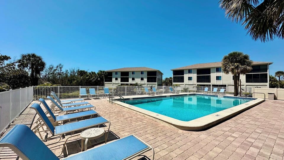 Relax poolside.