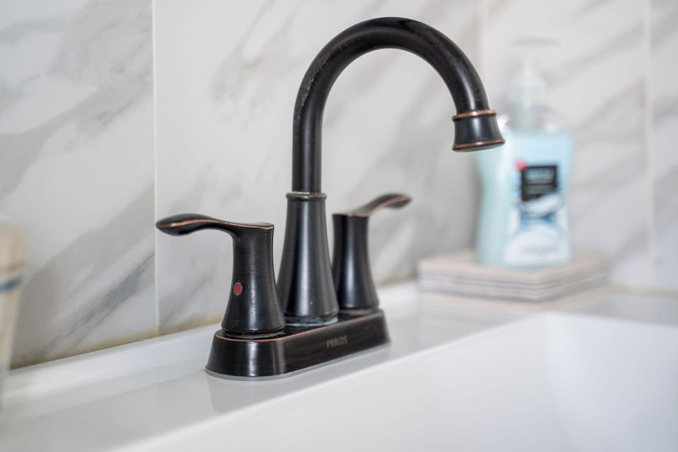 Bathroom sink