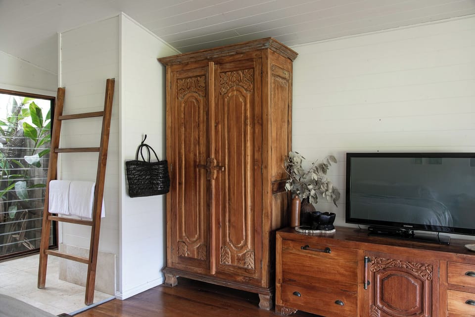 Stunning furnishing throughout
