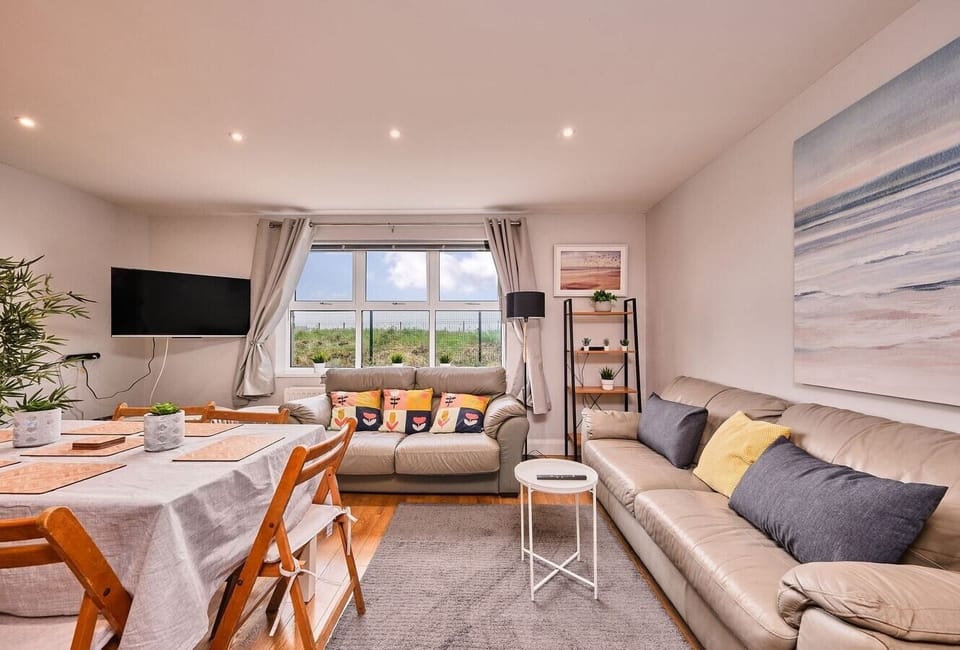 Welcome to the apartment of your dreams! Let our home be the base for a perfect Causeway Coast visit.