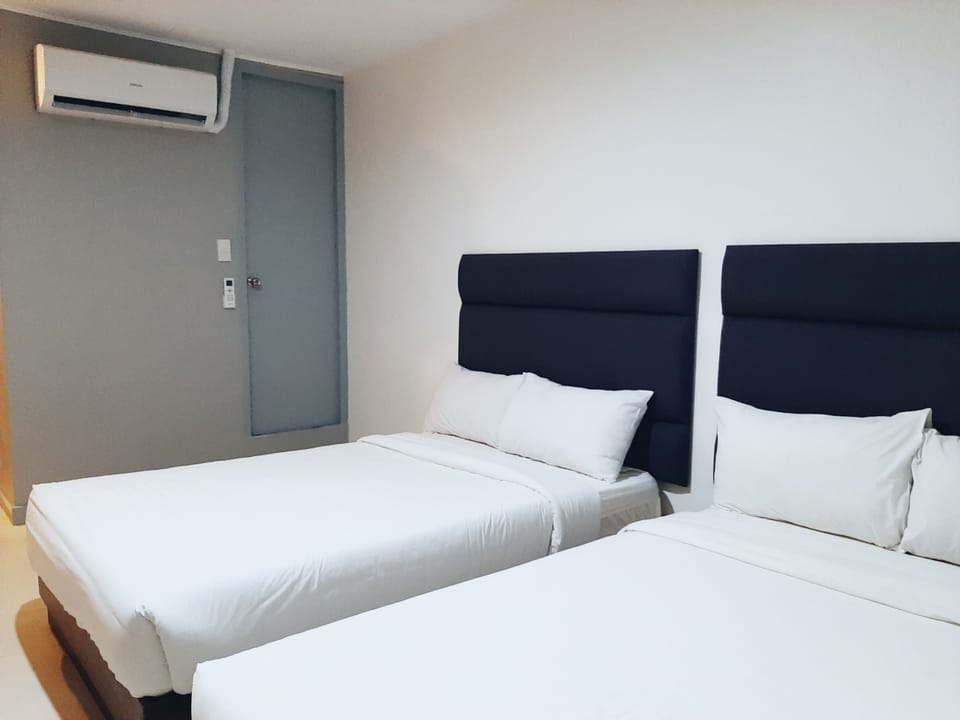 Deluxe Twin Room, 2 Twin Beds, Non Smoking | Desk, free WiFi