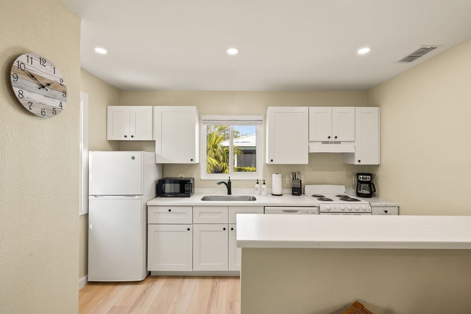 Premium Cottage, Lanai, Garden View | Private kitchen | Full-size fridge, oven, stovetop, dishwasher
