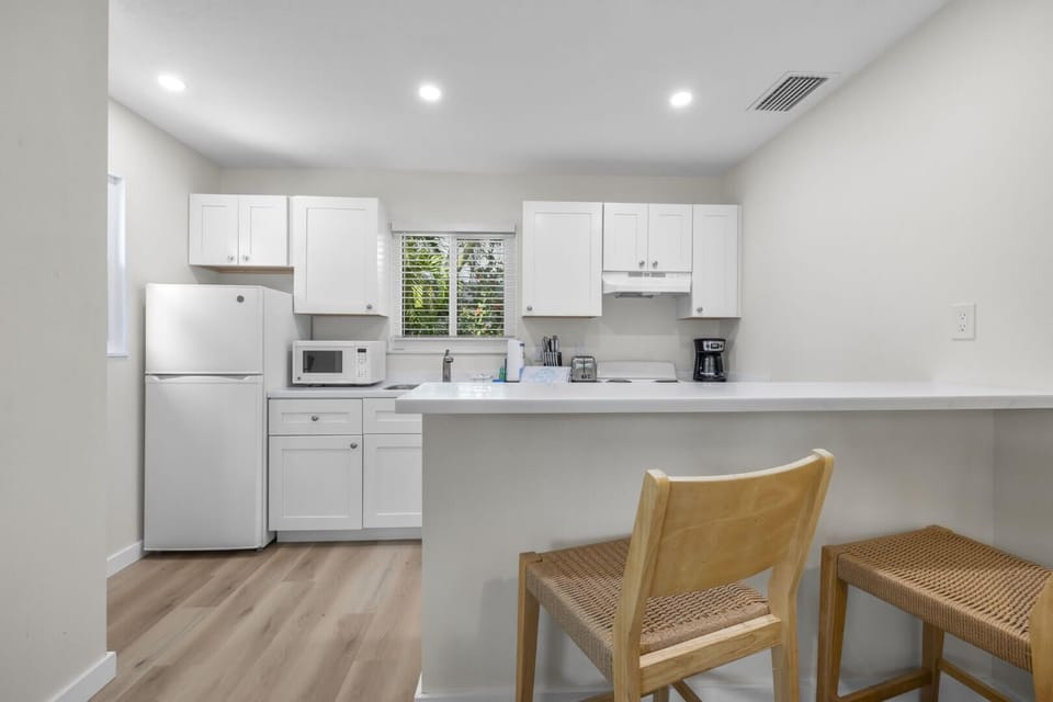 Premium Cottage, Lanai, Garden View | Private kitchen | Full-size fridge, oven, stovetop, dishwasher