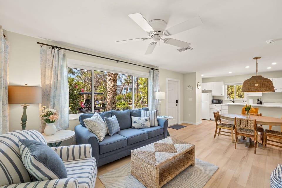 Premium Cottage, Lanai, Garden View | Living area | Smart TV