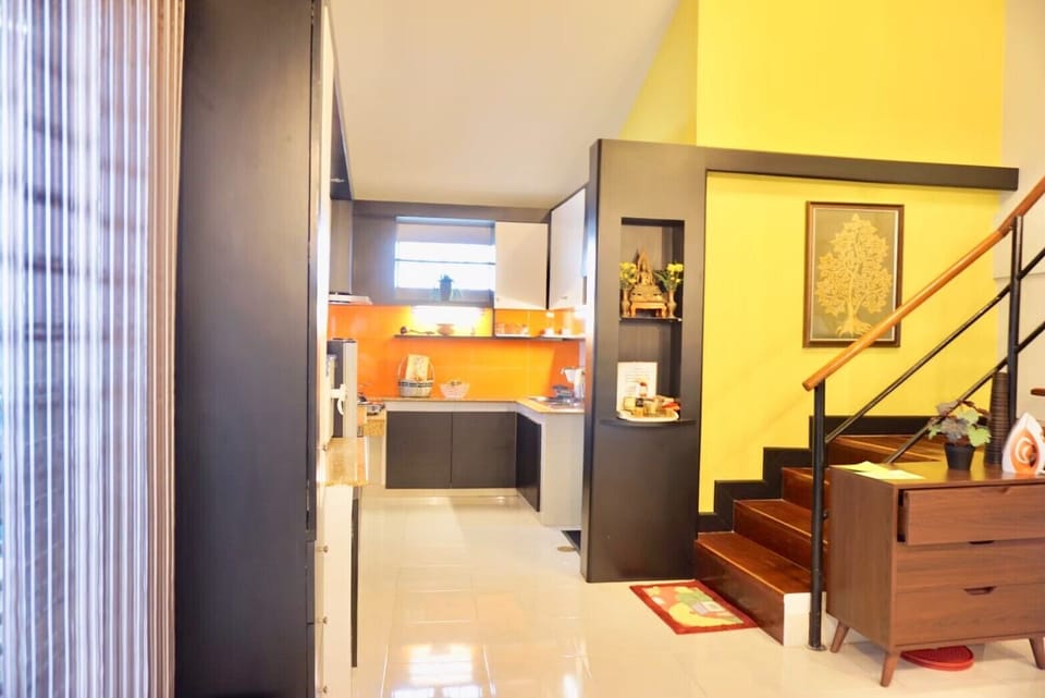 Family House, 2 Bedrooms, Non Smoking | Private kitchenette | Dining table