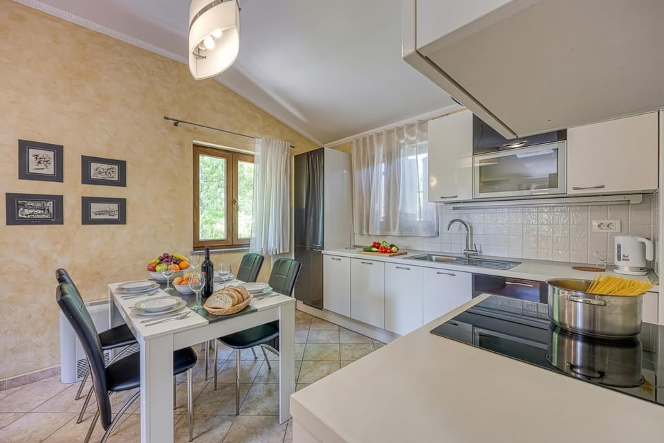 Family Apartment, 2 Bedrooms, Terrace (Grad Inn Boutique Villa Apt Rosemary) | Private kitchen