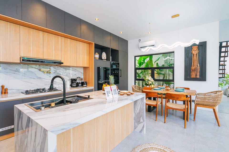 Basic Villa | Private kitchen | Microwave, stovetop, electric kettle, toaster