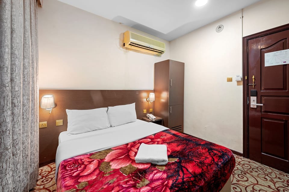 Standard Double Room | Desk, free WiFi, bed sheets