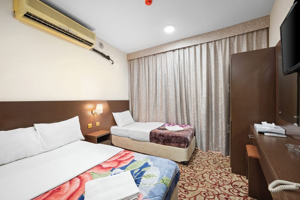 Family Double Room | Desk, free WiFi, bed sheets